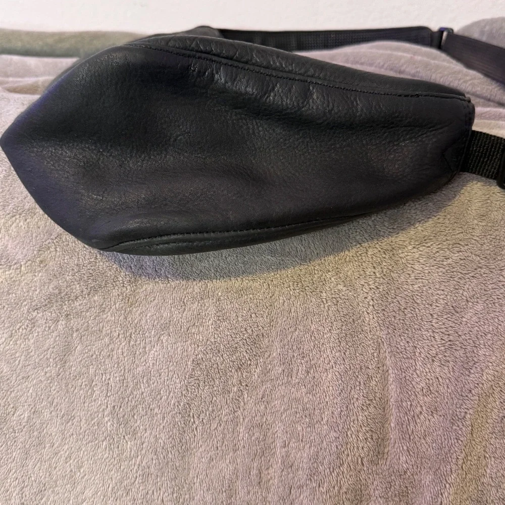 L.L. Bean Traveler Healthy Back Bag AmeriBag Medium Black Leather Sling Backpack